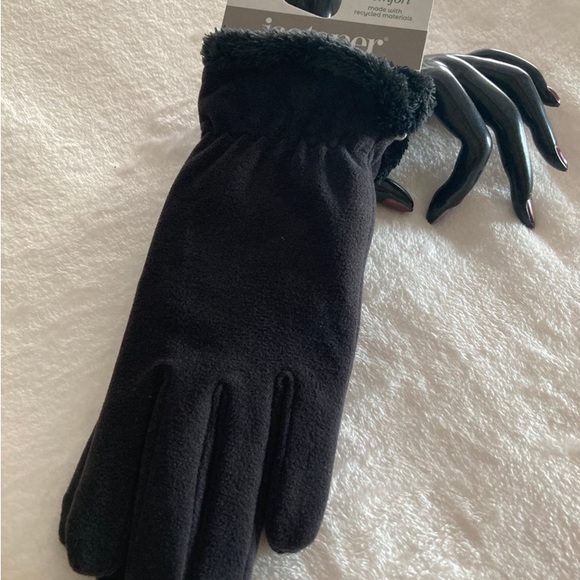 Isotoner Eco Smart Repels Rain Sniw Gloves - Picture 3 of 6